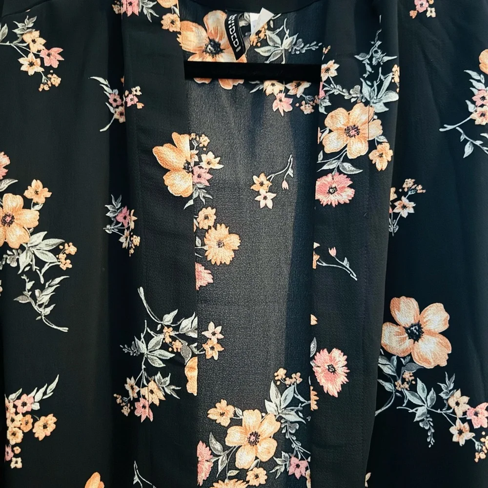 H&M Divided Black Floral Kimono Open Style Blouse - Picture 2 of 3